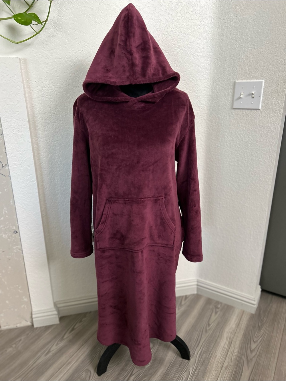 Women’s Cozy Hooded Plush Dress - Burgundy